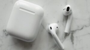 airpods sağ kulaklık çalışmıyor